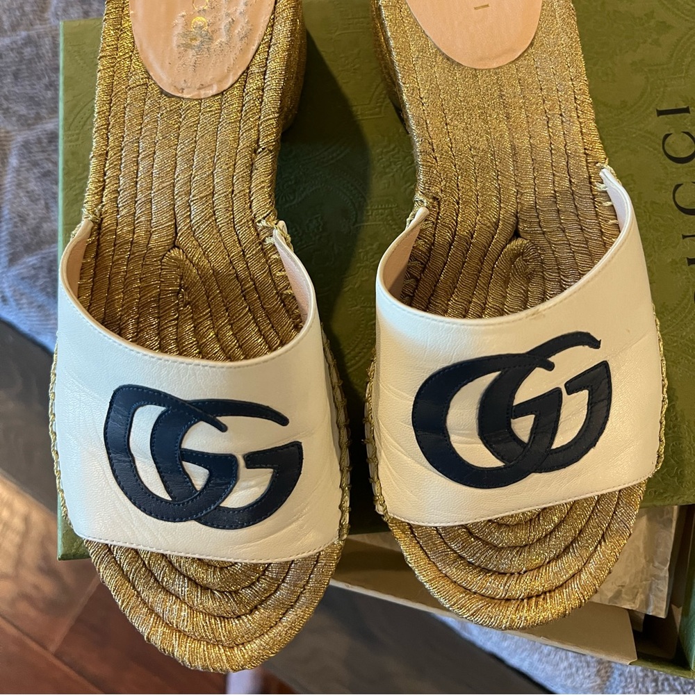 Gucci shoes size 36 1/2. Great condition. Comes with box.